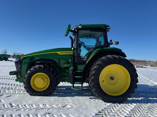 Image of John Deere 8R 250 equipment image 4