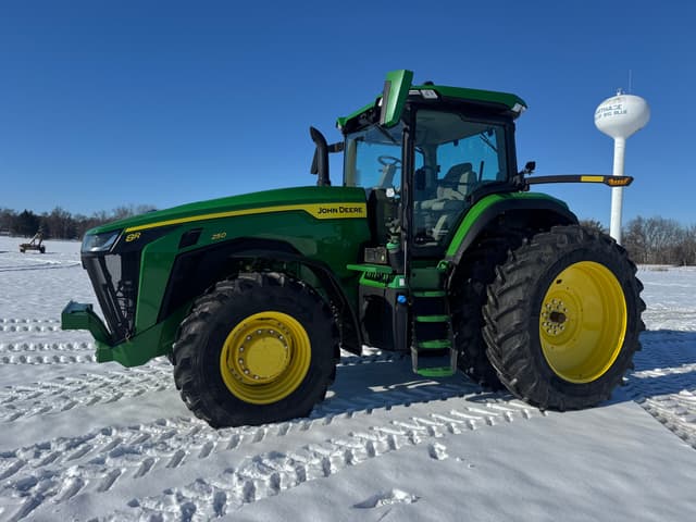 Image of John Deere 8R 250 equipment image 3