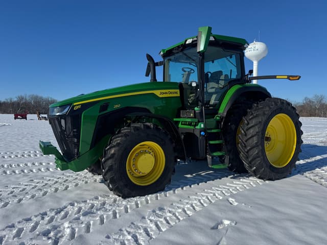 Image of John Deere 8R 250 equipment image 2