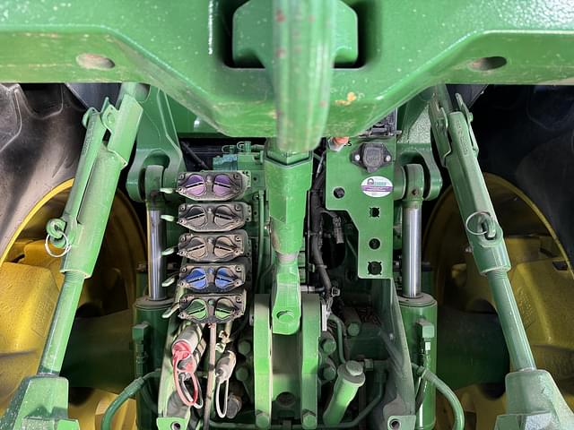 Image of John Deere 8R 310 equipment image 3