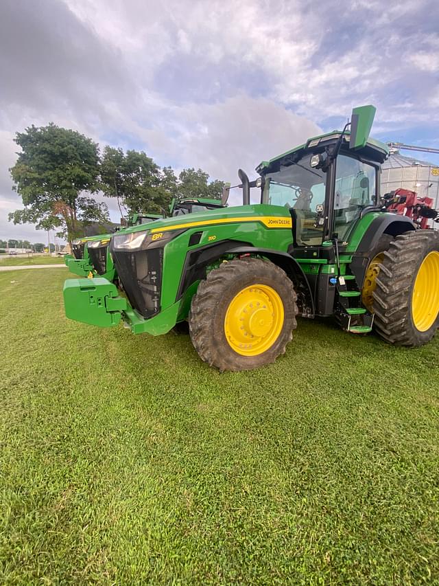 Image of John Deere 8R 310 equipment image 4