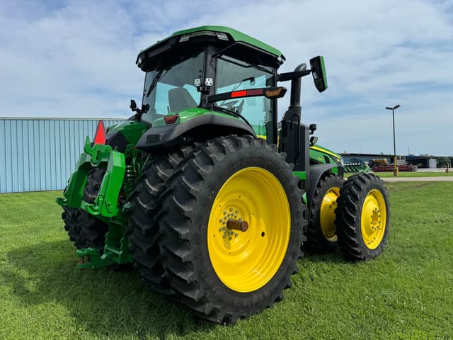 Image of John Deere 8R 340 equipment image 4