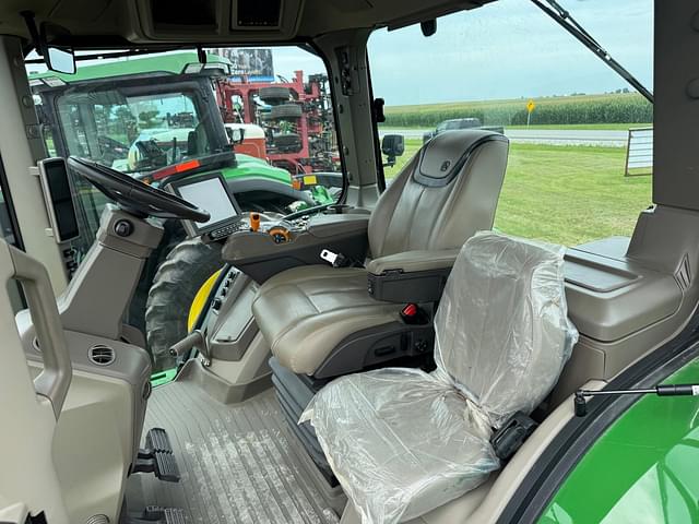 Image of John Deere 8R 370 equipment image 3