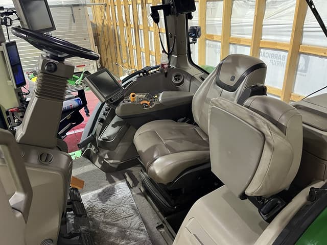 Image of John Deere 8R 370 equipment image 4
