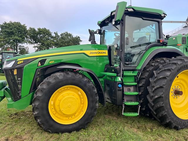 Image of John Deere 8R 410 equipment image 2