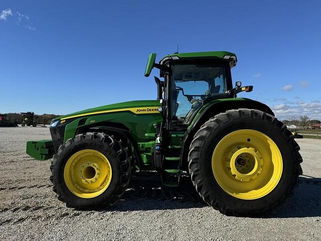 Image of John Deere 8R 310 equipment image 2