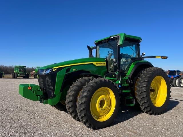 Image of John Deere 8R 370 equipment image 2