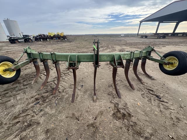 Image of John Deere 900 equipment image 1