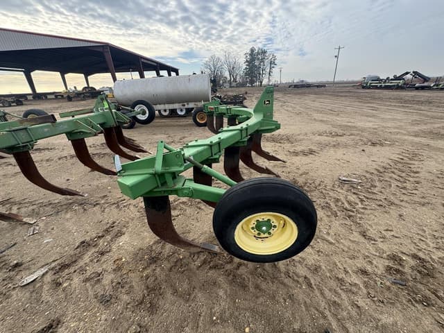 Image of John Deere 900 equipment image 3