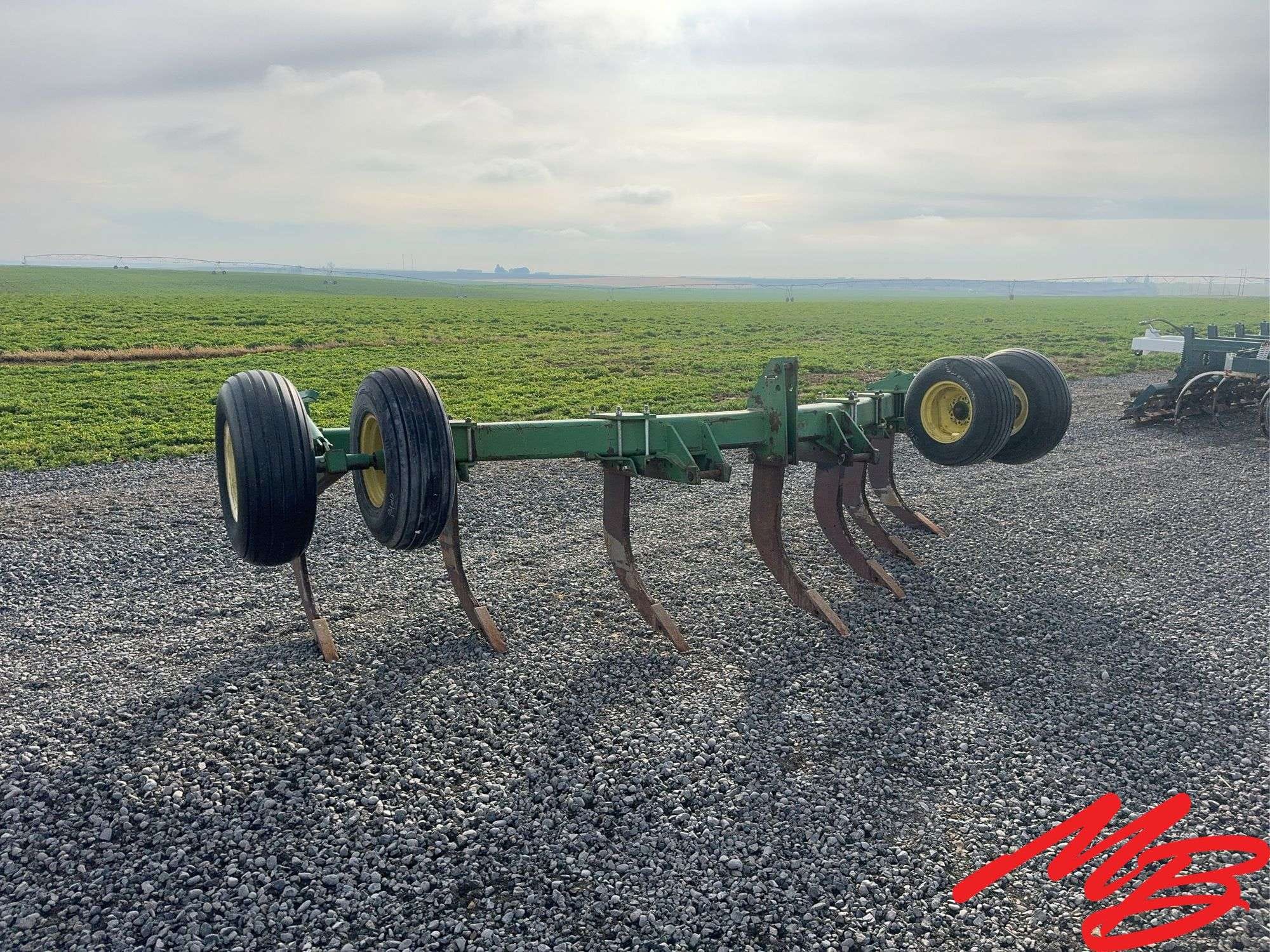 John Deere 900 Equipment Image0