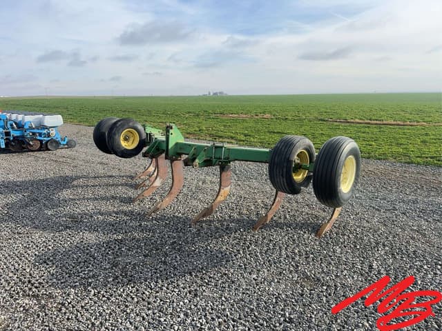 Image of John Deere 900 equipment image 1