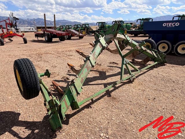 Image of John Deere 900 equipment image 1