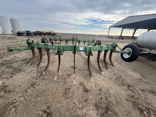 Image of John Deere 900 equipment image 1