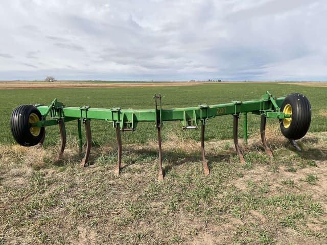 Image of John Deere 900 equipment image 1