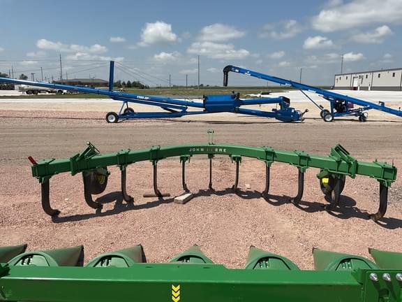 Image of John Deere 900 equipment image 1