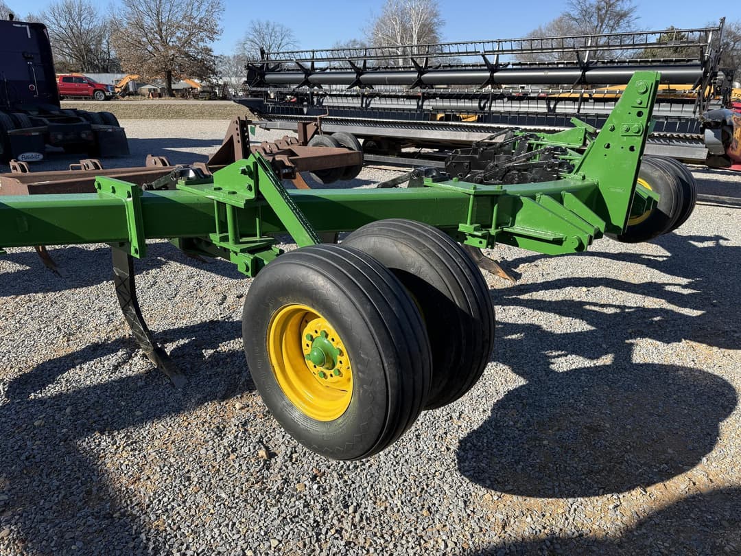 Image of John Deere 900 Primary image