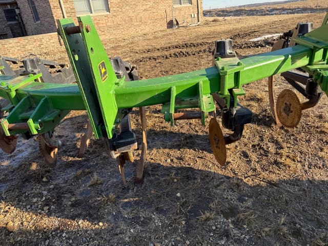 Image of John Deere 910 equipment image 2