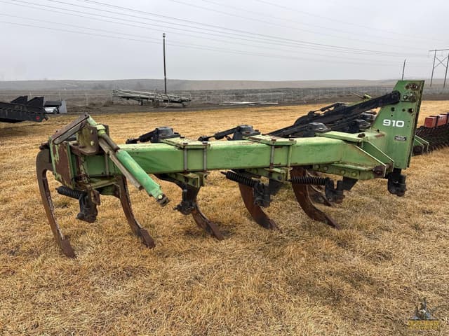 Image of John Deere 910 equipment image 3