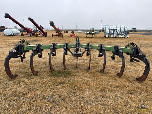 Image of John Deere 910 equipment image 1