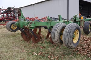 John Deere 910 Image