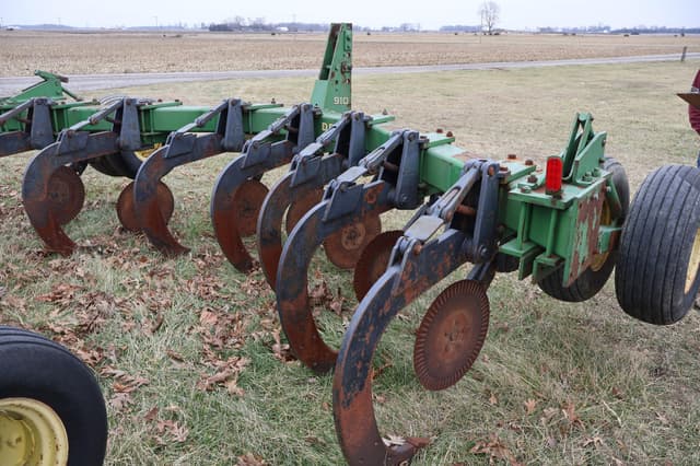Image of John Deere 910 equipment image 3
