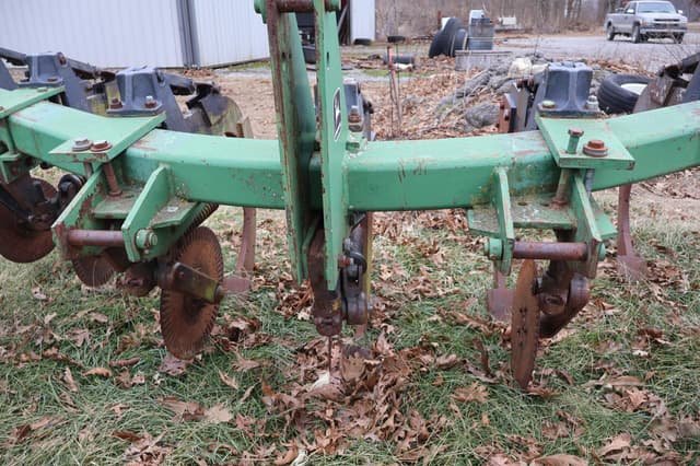 Image of John Deere 910 equipment image 1