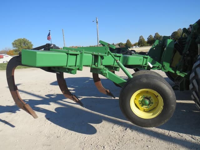 Image of John Deere 910 equipment image 1