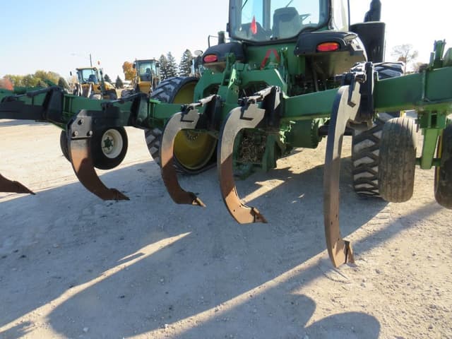 Image of John Deere 910 equipment image 4