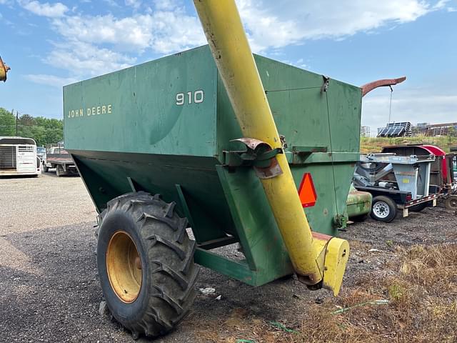 Image of John Deere 910 equipment image 2