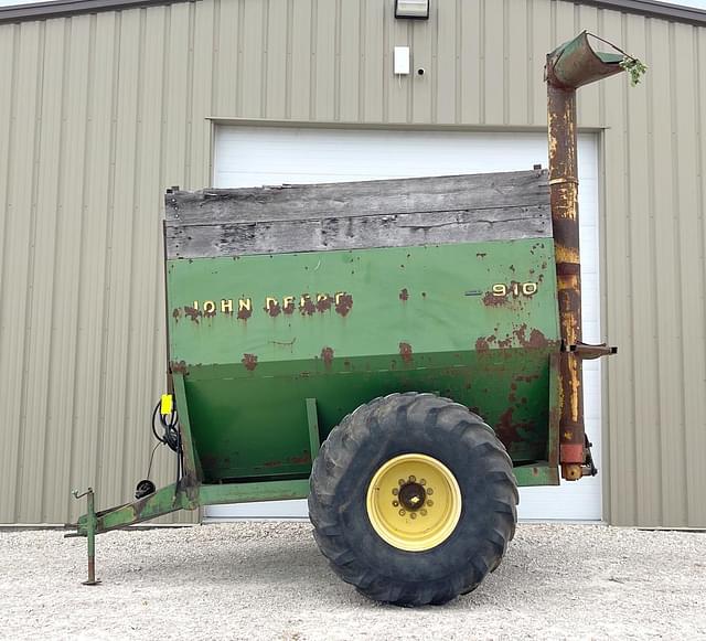 Image of John Deere 910 equipment image 3