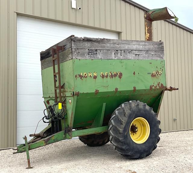 Image of John Deere 910 equipment image 1