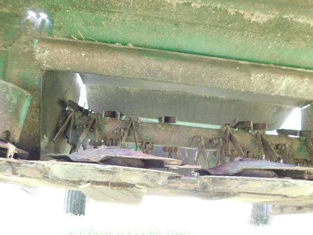 Image of John Deere 910 MoCo equipment image 2