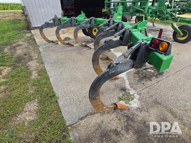 Image of John Deere 910 equipment image 2