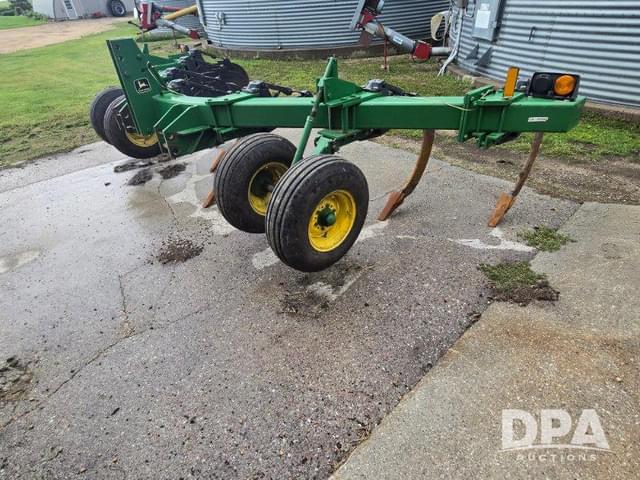 Image of John Deere 910 equipment image 1