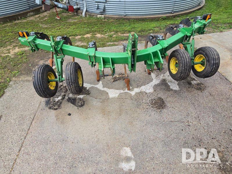 Image of John Deere 910 Primary image