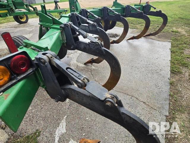 Image of John Deere 910 equipment image 4