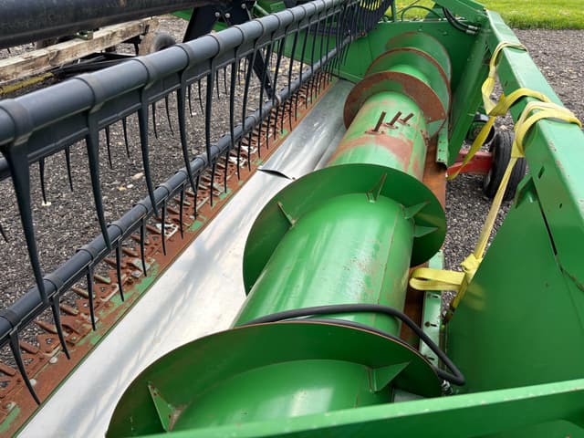 Image of John Deere 913 equipment image 4