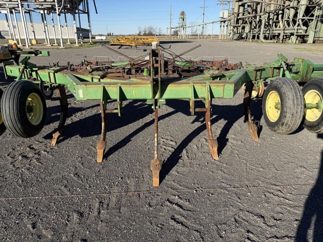 Image of John Deere 915 equipment image 1