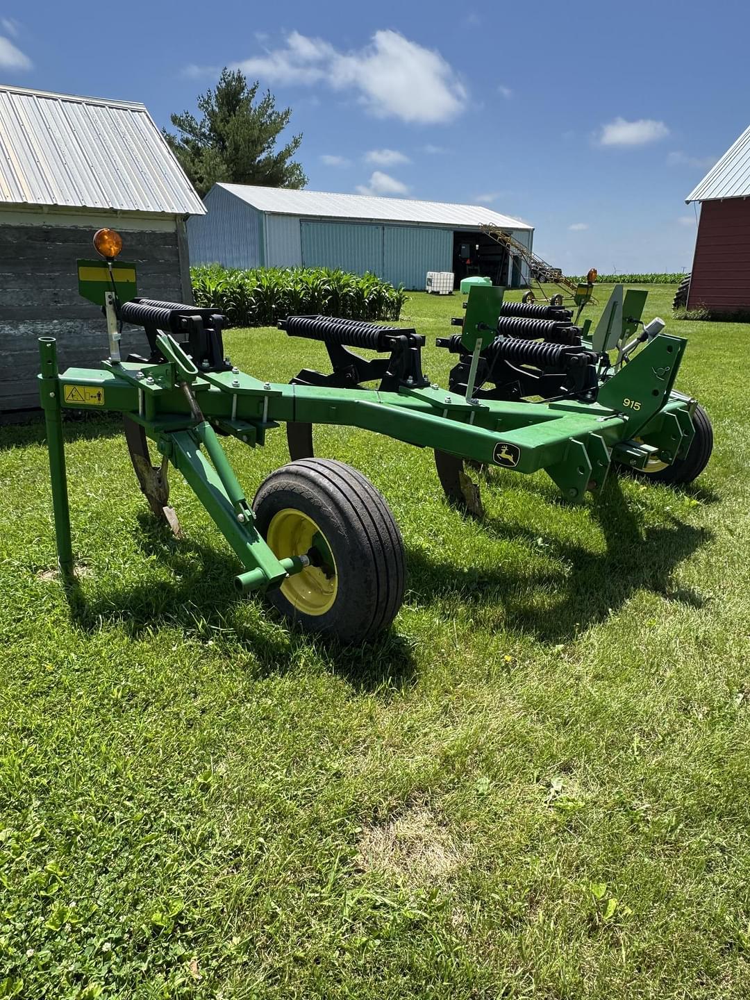 Image of John Deere 915 Primary image