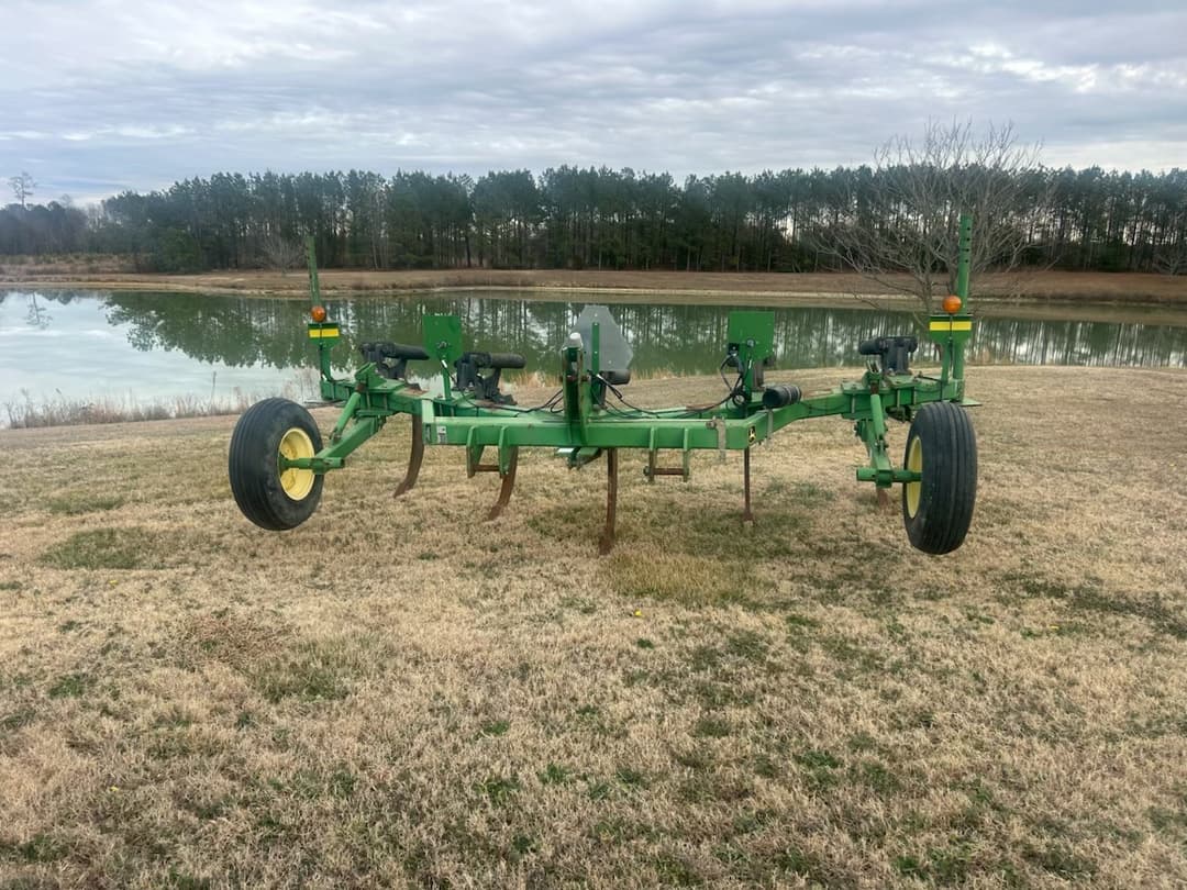 Image of John Deere 915 Primary image