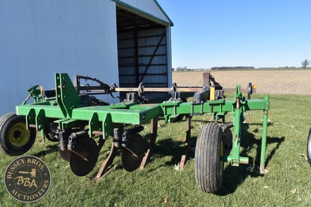 Image of John Deere 915 equipment image 1