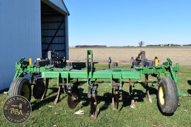 Image of John Deere 915 equipment image 2