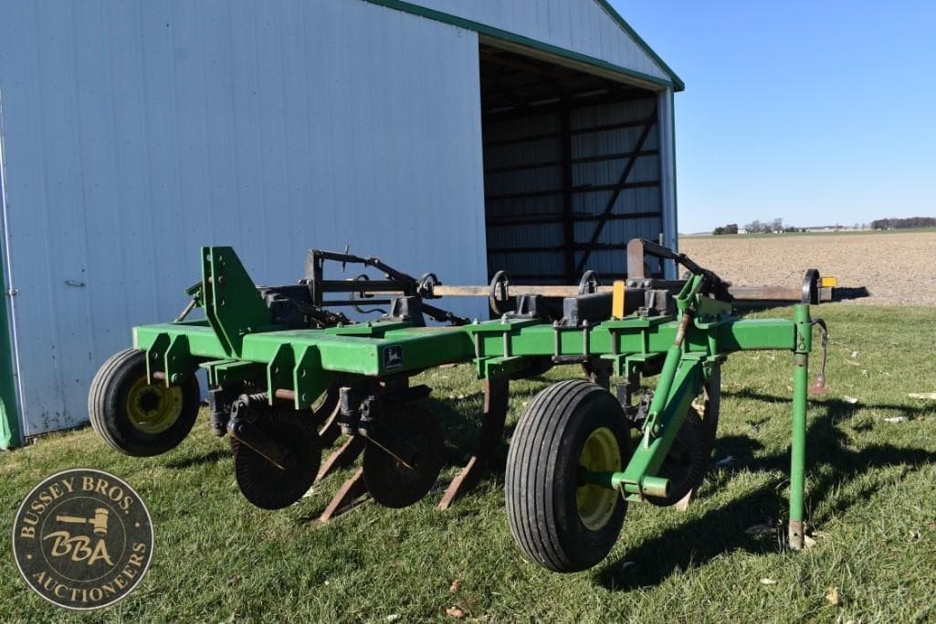 Image of John Deere 915 Primary image