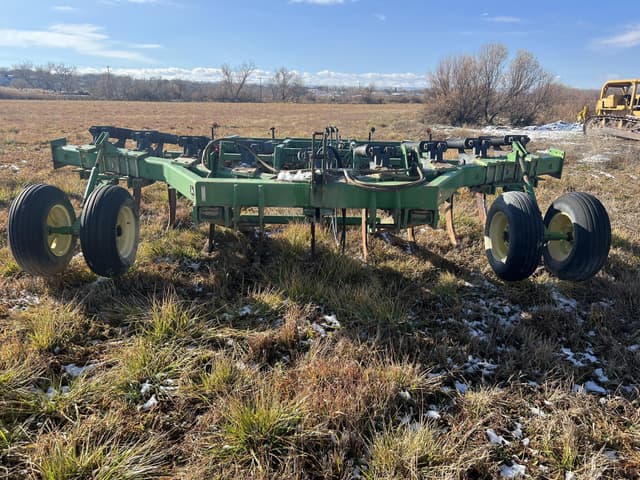 Image of John Deere 915 equipment image 2