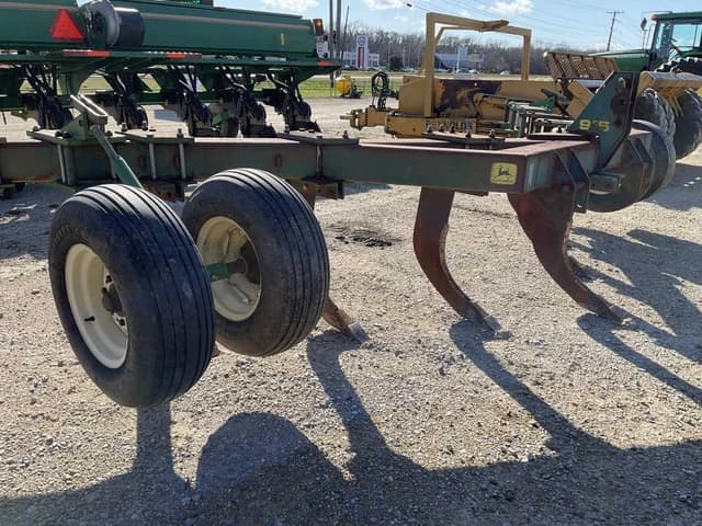 Image of John Deere 915 equipment image 2