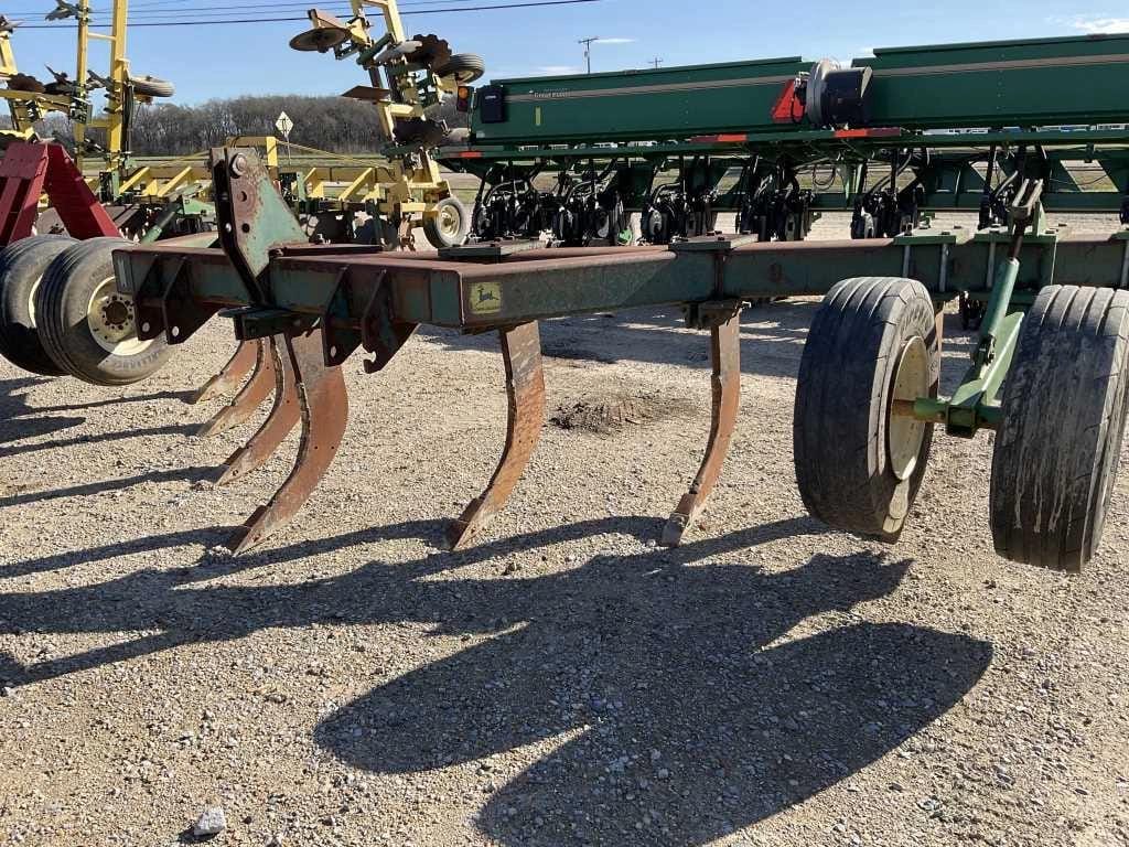 John Deere 915 Equipment Image0