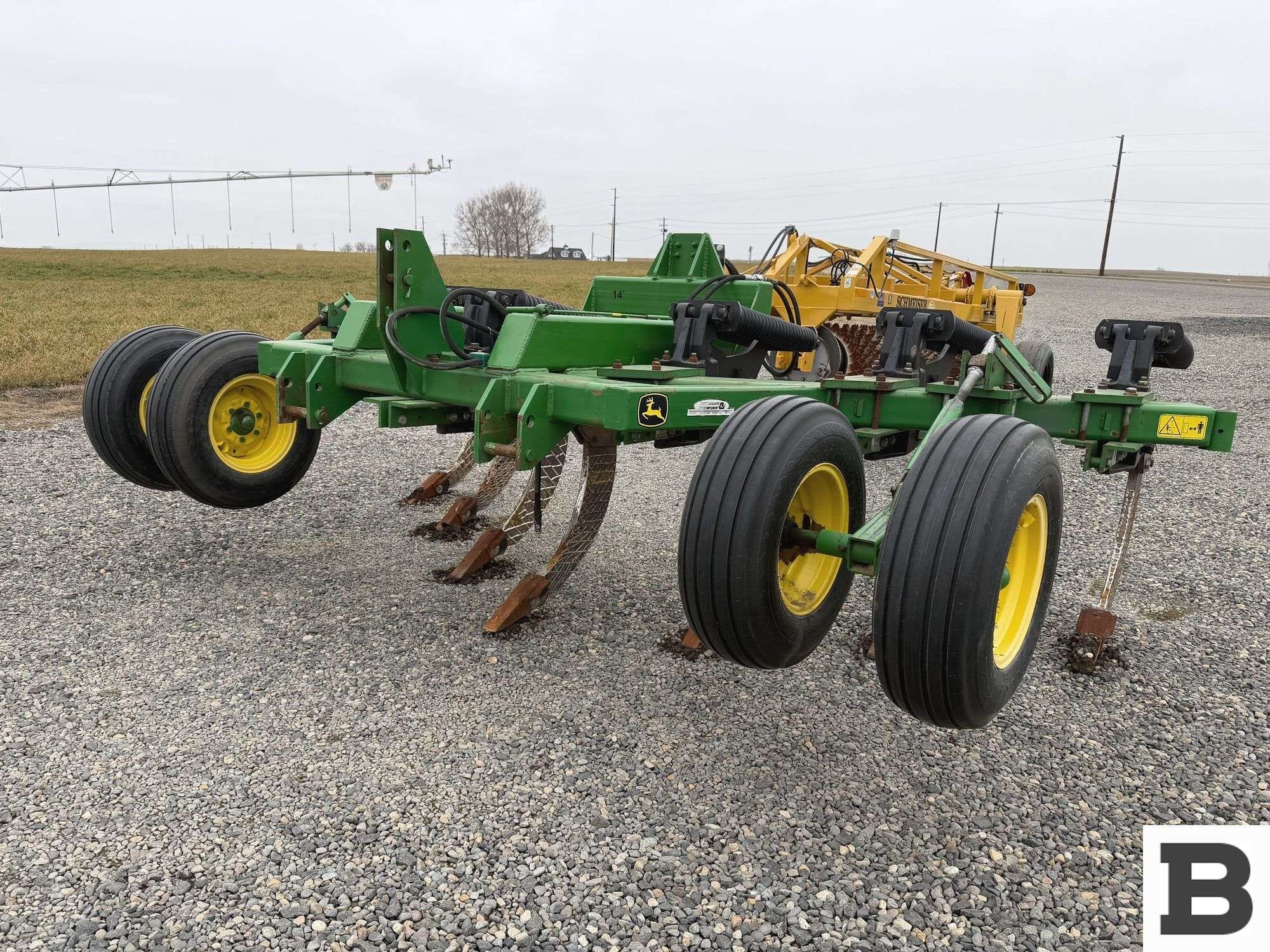 John Deere 915 Equipment Image0