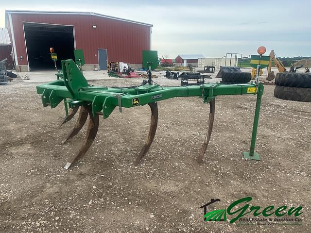 Image of John Deere 915 equipment image 1