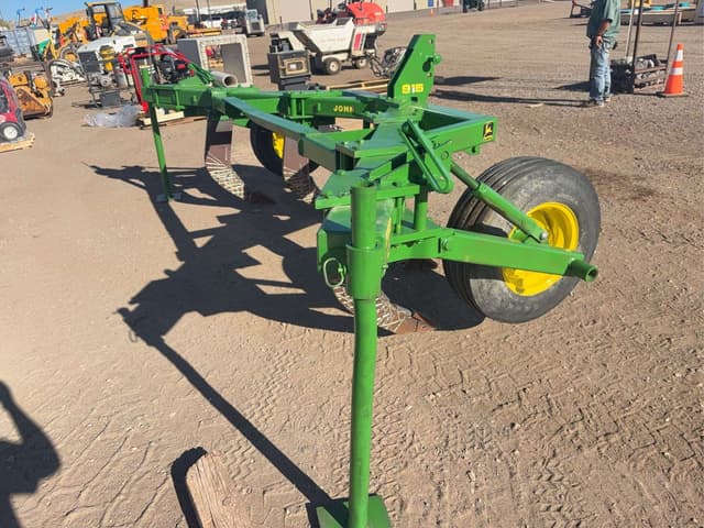 Image of John Deere 915 equipment image 2