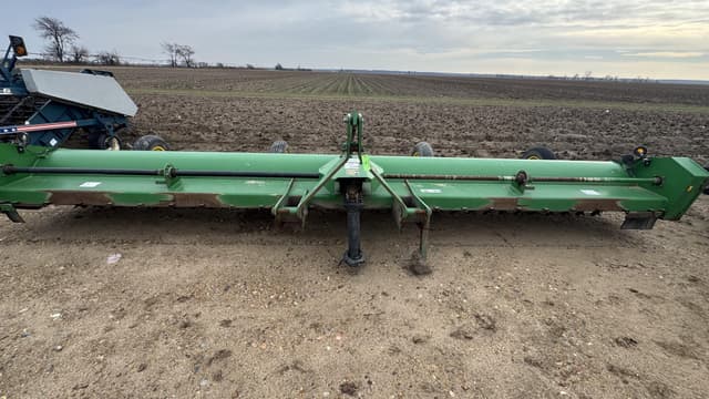 Image of John Deere 520 equipment image 1